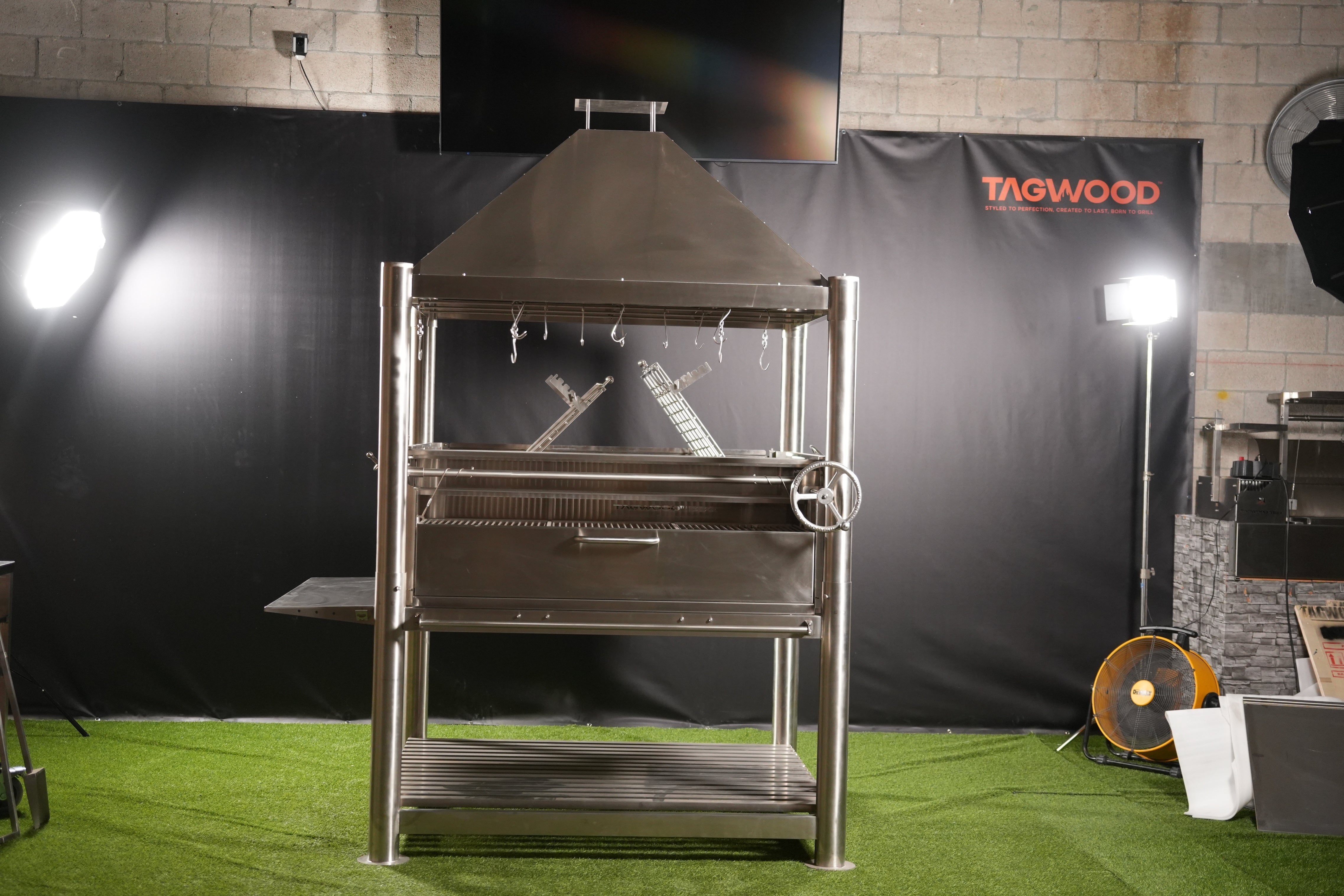 Tagwood BBQ22SS: 5-Surface Grill with Firebrick Base – TAGWOOD BBQ