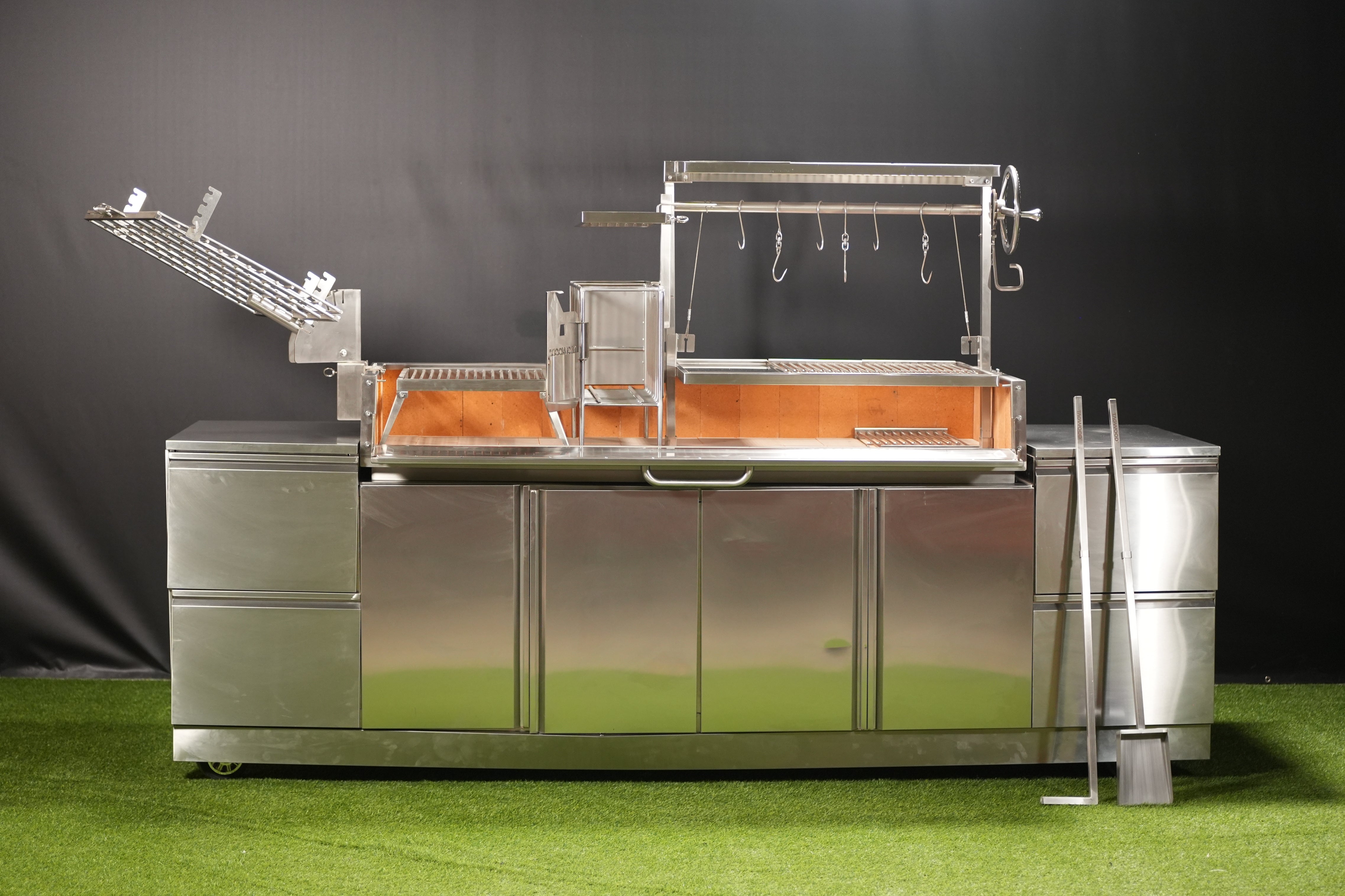 Tagwood BBQ28SS: XL Santa Maria Grill & Adjustable Grates
