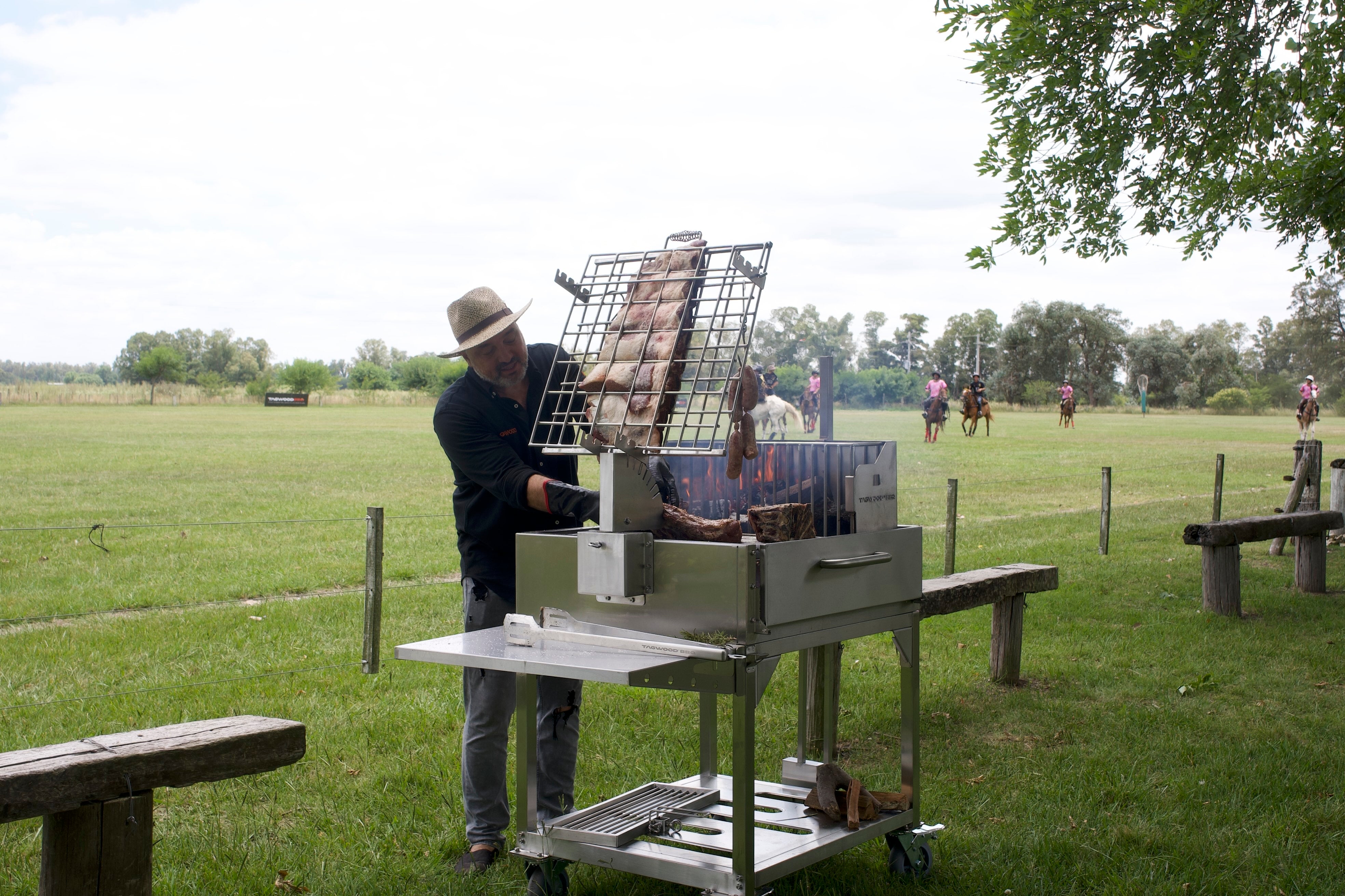 Tagwood BBQ Argentine Clamp Grill with firebox | BBQ33SS --